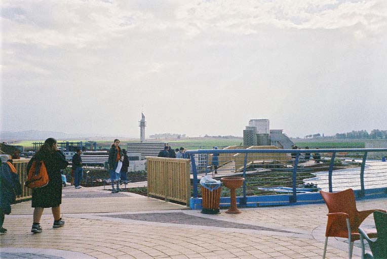 F1020025